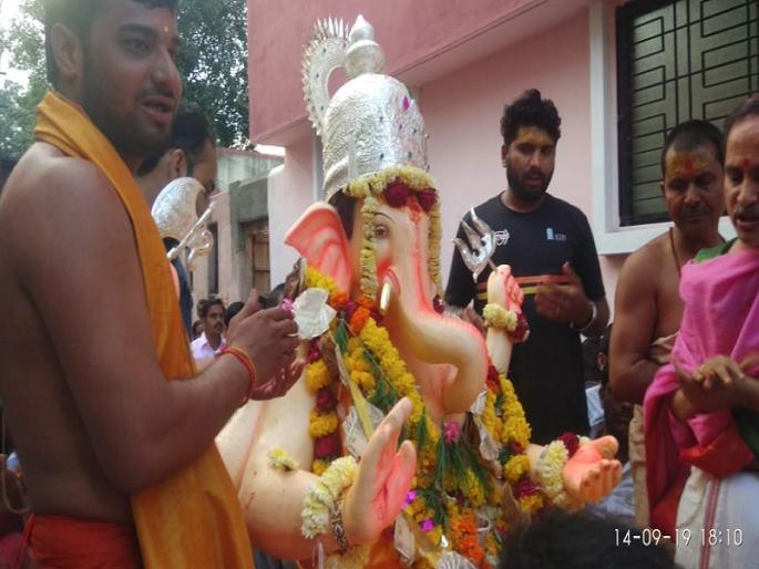 Not to Anant Chaturthi, but to Bhadrapada Pratipada, the immersion of Tembe Ganapati in Beed | अनंत चतुर्थीला नाही तर भाद्रपद प्रतिपदेला होते टेंबे गणपतीचे विसर्जन Not to Anant Chaturthi, but to Bhadrapada Pratipada, the immersion of Tembe Ganapati in Beed | अनंत चतुर्थीला नाही तर भाद्रपद प्रतिपदेला होते टेंबे गणपतीचे विसर्जन