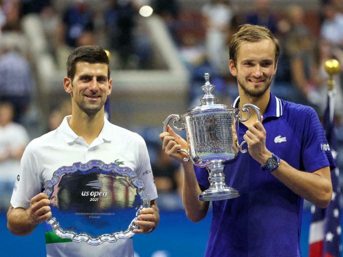 djokovic defeated by daniil medvedev in the final pdc | जोकोविचच्या ऐतिहासिक स्वप्नांना तडा; अंतिम फेरीत डॅनिल मेदवेदेवकडून पराभूत djokovic defeated by daniil medvedev in the final pdc | जोकोविचच्या ऐतिहासिक स्वप्नांना तडा; अंतिम फेरीत डॅनिल मेदवेदेवकडून पराभूत