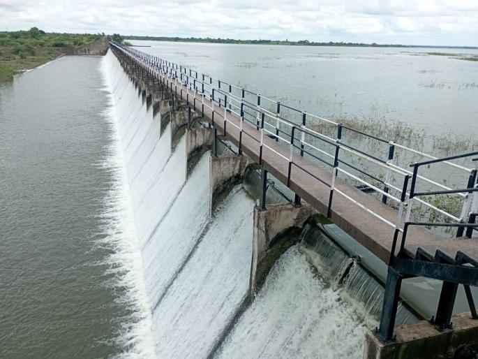 Terana Dam overflows for the third year in a row; The water problem of Osmanabadkars has been solved | सलग तिसऱ्या वर्षीही तेरणा ओव्हरफ्लो; उस्मानाबादकरांचा पाणीप्रश्न सुटला Terana Dam overflows for the third year in a row; The water problem of Osmanabadkars has been solved | सलग तिसऱ्या वर्षीही तेरणा ओव्हरफ्लो; उस्मानाबादकरांचा पाणीप्रश्न सुटला