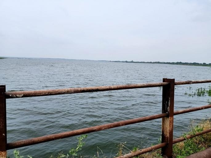 On the way to fill the Terna project with the return torrential rains; Warning to river side villages | परतीच्या दमदार पावसाने तेरणा प्रकल्प भरण्याच्या मार्गावर; नदी काठच्या गावांना सतर्कतेचा इशारा On the way to fill the Terna project with the return torrential rains; Warning to river side villages | परतीच्या दमदार पावसाने तेरणा प्रकल्प भरण्याच्या मार्गावर; नदी काठच्या गावांना सतर्कतेचा इशारा