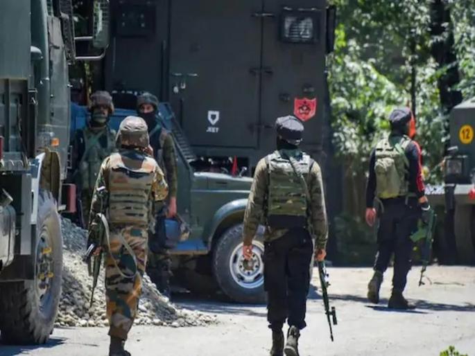 shrinagar panthachowk encounter terrorist crpf police | श्रीनगरमध्ये सुरक्षा दलाच्या गस्ती पथकावर हल्ला, चकमकीत तीन दहशतवादी ठार, एक जवान शहीद shrinagar panthachowk encounter terrorist crpf police | श्रीनगरमध्ये सुरक्षा दलाच्या गस्ती पथकावर हल्ला, चकमकीत तीन दहशतवादी ठार, एक जवान शहीद