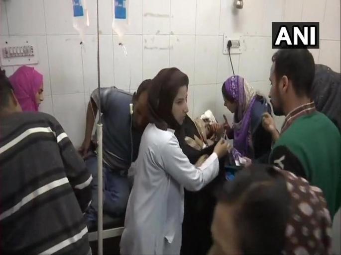 Grenade attack in Srinagar market; 1 died, 15 people were injured | श्रीनगरच्या बाजारात ग्रेनेड हल्ला; एकाचा मृत्यू तर १५ जण जखमी  Grenade attack in Srinagar market; 1 died, 15 people were injured | श्रीनगरच्या बाजारात ग्रेनेड हल्ला; एकाचा मृत्यू तर १५ जण जखमी