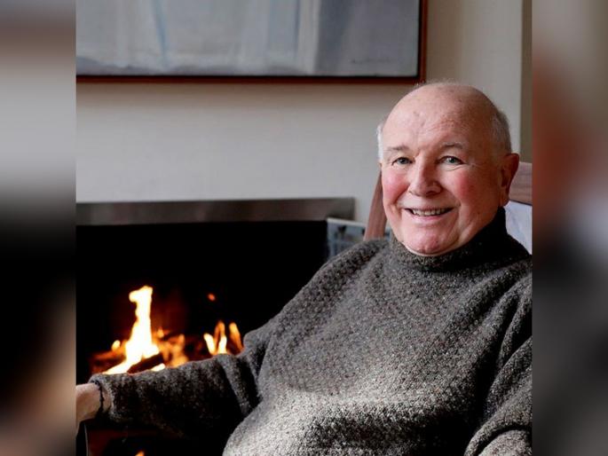 Coronavirus: Playwright Terrence McNally dies aged 81 of coronavirus complications Tjl | Coronavirus: कॅन्सरवर केली मात पण कोरोनाने केला घात, हॉलिवूड कलाकार टैरेंस मैकनलींचे निधन Coronavirus: Playwright Terrence McNally dies aged 81 of coronavirus complications Tjl | Coronavirus: कॅन्सरवर केली मात पण कोरोनाने केला घात, हॉलिवूड कलाकार टैरेंस मैकनलींचे निधन