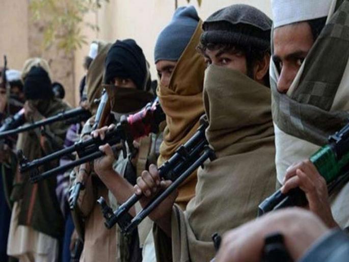 Two groups of terrorists clashed in Kashmir, one killed in firing | काश्मीरमध्ये दहशतवाद्यांचे दोन गट आपसात भिडले, गोळीबारात एकाचा मृत्यू़ Two groups of terrorists clashed in Kashmir, one killed in firing | काश्मीरमध्ये दहशतवाद्यांचे दोन गट आपसात भिडले, गोळीबारात एकाचा मृत्यू़