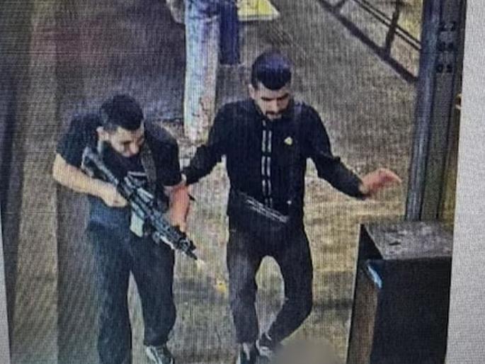 Israel was rocked by a terrorist attack during Iran's missile attack, 4 people died, two terrorists were killed.    | इराणच्या क्षेपणास्त्र हल्ल्यादरम्यानच भीषण दहशतवादी हल्ल्याने इस्राइल हादरले, ४ जणांचा मृत्यू, दोन दहशतवाद्यांचा खात्मा   