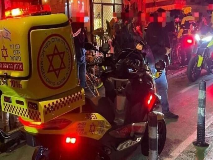 Terrorist attack in Israel, terrorists on tourist visas stabbed four people | इस्राइलमध्ये दहशतवादी हल्ला, टुरिस्ट व्हिसावर आलेल्या दहशतवाद्यांनी ४ जणांवर केला चाकूहल्ला Terrorist attack in Israel, terrorists on tourist visas stabbed four people | इस्राइलमध्ये दहशतवादी हल्ला, टुरिस्ट व्हिसावर आलेल्या दहशतवाद्यांनी ४ जणांवर केला चाकूहल्ला