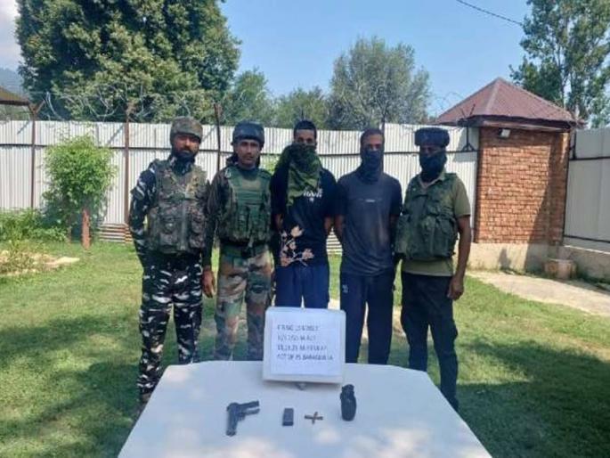 two terrorists arrested of LeT terrorist organization who were about to plan attack on target city Baramulla | १५ ऑगस्टला देशात हल्ला करण्याचा कट, 'हे' शहर निशाण्यावर! २ दहशतवाद्यांना अटक two terrorists arrested of LeT terrorist organization who were about to plan attack on target city Baramulla | १५ ऑगस्टला देशात हल्ला करण्याचा कट, 'हे' शहर निशाण्यावर! २ दहशतवाद्यांना अटक
