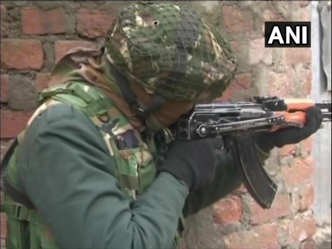 Lashkar-e-Taiba terrorist arrested in jammu-Kashmir | काश्मीरमध्ये लष्कर - ए - तोयबाच्या दहशतवाद्याच्या आवळल्या मुसक्या Lashkar-e-Taiba terrorist arrested in jammu-Kashmir | काश्मीरमध्ये लष्कर - ए - तोयबाच्या दहशतवाद्याच्या आवळल्या मुसक्या