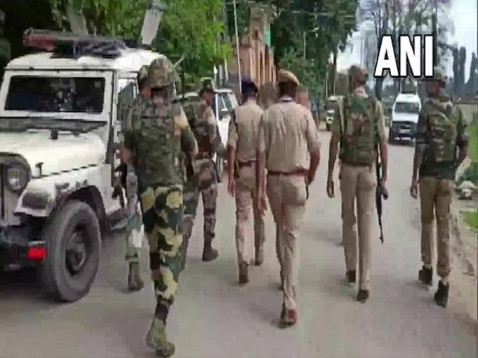 J-K: Terrorists open fire at Police, CRPF in Anantnag; one police personnel injured | जम्मू-काश्मीरमध्ये पुन्हा दहशतवादी हल्ला, पोलीस पथकाला केले लक्ष्य, एक जण जखमी J-K: Terrorists open fire at Police, CRPF in Anantnag; one police personnel injured | जम्मू-काश्मीरमध्ये पुन्हा दहशतवादी हल्ला, पोलीस पथकाला केले लक्ष्य, एक जण जखमी