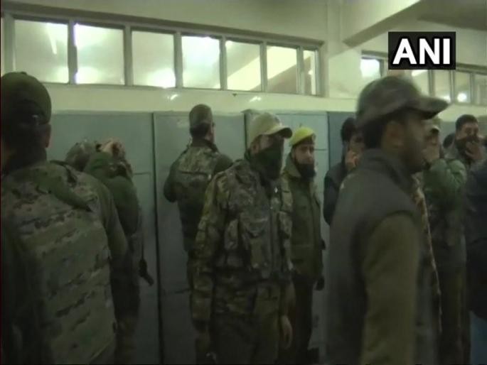 Terrorists fire shots inside Shri Maharaja Hari Singh hospital in Srinagar | जम्मू काश्मीर : रुग्णालयात गोळीबार करत दहशतवाद्यांचं पाकिस्तानी कैद्यासोबत पलायन; एक पोलीस शहीद Terrorists fire shots inside Shri Maharaja Hari Singh hospital in Srinagar | जम्मू काश्मीर : रुग्णालयात गोळीबार करत दहशतवाद्यांचं पाकिस्तानी कैद्यासोबत पलायन; एक पोलीस शहीद