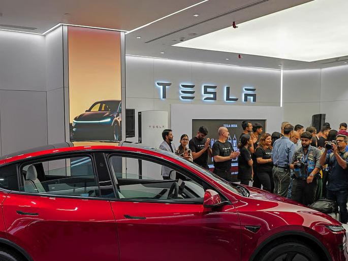Tesla car price in India likely to drop by Rs 20 lakh; Musk's company has panicked... | भारतात टेस्ला कारच्या किमतीत २० लाख रुपयांची घट होण्याची शक्यता; मस्क कंपनीची उडाली घाबरगुंडी...