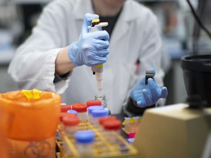 CoronaVirus: big success india made feluda strip which will do corona test in minutes vrd | CoronaVirus News: मोठं यश! भारताने 'फेलुदा' स्ट्रिप केली विकसित; आता काही मिनिटांत होणार कोरोनाचं निदान CoronaVirus: big success india made feluda strip which will do corona test in minutes vrd | CoronaVirus News: मोठं यश! भारताने 'फेलुदा' स्ट्रिप केली विकसित; आता काही मिनिटांत होणार कोरोनाचं निदान