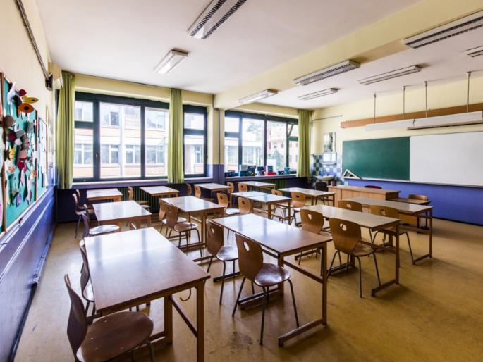 Ninth, tenth and twelfth classes are also closed | नववी, दहावी, बारावीचे वर्गही बंदच Ninth, tenth and twelfth classes are also closed | नववी, दहावी, बारावीचे वर्गही बंदच