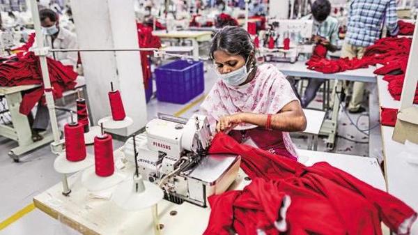 Solapuri Textile Unit in Telangana; Movements to set up a textile park | तेलंगणात सोलापुरी टेक्स्टाईल युनिट; टेक्स्टाईल पार्क उभारण्यासाठी हालचाली Solapuri Textile Unit in Telangana; Movements to set up a textile park | तेलंगणात सोलापुरी टेक्स्टाईल युनिट; टेक्स्टाईल पार्क उभारण्यासाठी हालचाली