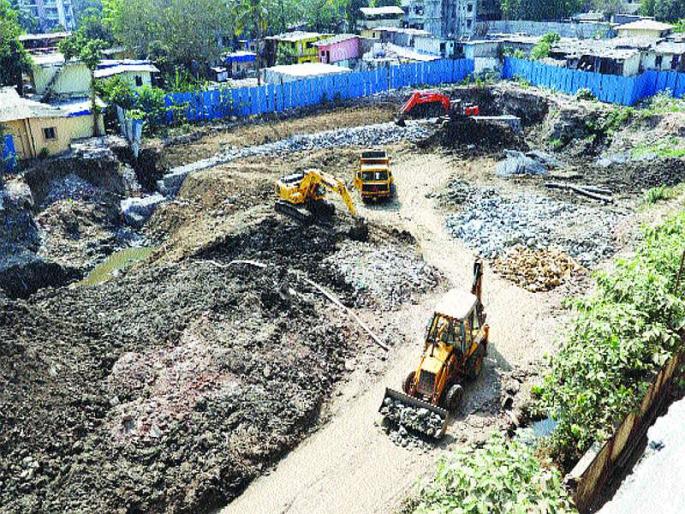 Pools of pure water in Lake Jogila; Extract on water scarcity | जोगिला तलावात शुद्ध पाण्याचे झरे; पाणीटंचाईवर मिळाला उतारा Pools of pure water in Lake Jogila; Extract on water scarcity | जोगिला तलावात शुद्ध पाण्याचे झरे; पाणीटंचाईवर मिळाला उतारा