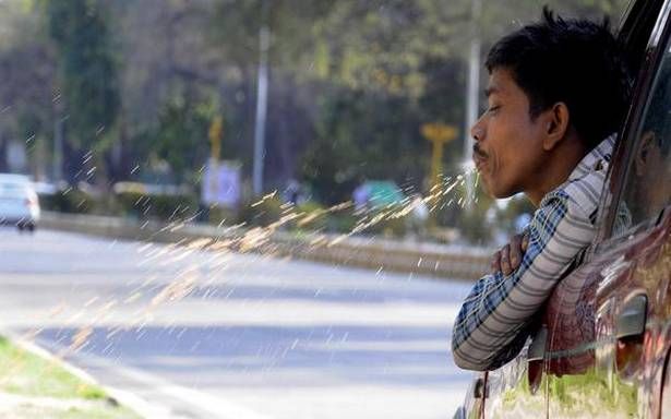 He went to spit and lost his life | खर्रा थुंकायला गेला आणि जीव गमावून बसला