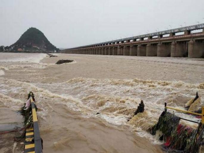 600TMC water flowed from Krishna river | अबब..! कृष्णा नदीतून वाहिले तब्बल ६०० टीएमसी पाणी 600TMC water flowed from Krishna river | अबब..! कृष्णा नदीतून वाहिले तब्बल ६०० टीएमसी पाणी