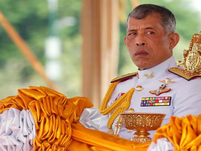 38 planes, 300 cars, 52 gold yachts, diamonds and jewels are not counted, this king has immense wealth. | ३८ विमानं, ३०० कार, ५२ सोन्याच्या नौका, हिरे-दागदागिन्यांची गणतीच नाही, या राजाकडे आहे अमाप संपत्ती 38 planes, 300 cars, 52 gold yachts, diamonds and jewels are not counted, this king has immense wealth. | ३८ विमानं, ३०० कार, ५२ सोन्याच्या नौका, हिरे-दागदागिन्यांची गणतीच नाही, या राजाकडे आहे अमाप संपत्ती