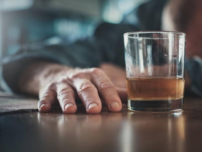 Thailand man dies after consuming only beer for a month after divorce | पत्नीचा विरह सहन होईना! घटस्फोटानंतर पतीनं जेवण सोडलं; ३० दिवस फक्त बिअर पिऊन जगला, मग जे घडले...
