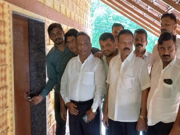 Balasaheb Thackeray free clinic in Kudal is closed | कुडाळ येथील बाळासाहेब ठाकरे आपला मोफत दवाखाना बंदच Balasaheb Thackeray free clinic in Kudal is closed | कुडाळ येथील बाळासाहेब ठाकरे आपला मोफत दवाखाना बंदच