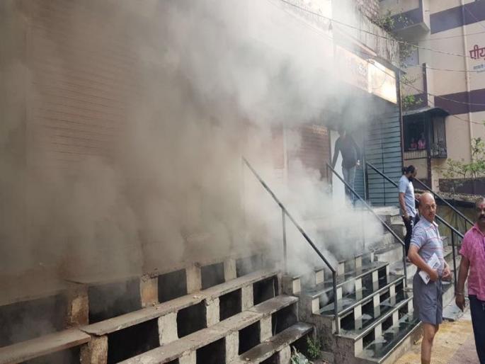 electronic goods warehouse caught fire at dombivali | डोंबिवलीत इलेक्ट्रॉनिक्स वस्तूंच्या गोदामात अग्नितांडव electronic goods warehouse caught fire at dombivali | डोंबिवलीत इलेक्ट्रॉनिक्स वस्तूंच्या गोदामात अग्नितांडव