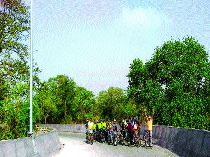 Finally, start the Thakurli flyover | ...अखेर ठाकुर्ली उड्डाणपूल सुरू Finally, start the Thakurli flyover | ...अखेर ठाकुर्ली उड्डाणपूल सुरू