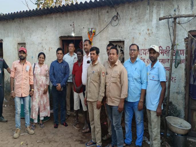 After independence, the martyr Nagya Katkari, who had been in the dark for almost 75 years, was illuminated with light | स्वातंत्र्य प्राप्तीनंतर तब्बल ७५ वर्षांपासून अंधारात असलेली हुतात्मा नाग्या कातकरी प्रकाशाने उजळली After independence, the martyr Nagya Katkari, who had been in the dark for almost 75 years, was illuminated with light | स्वातंत्र्य प्राप्तीनंतर तब्बल ७५ वर्षांपासून अंधारात असलेली हुतात्मा नाग्या कातकरी प्रकाशाने उजळली