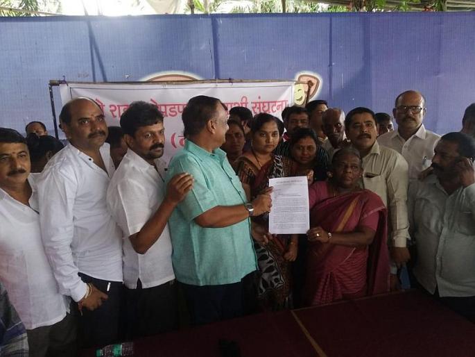 Give 300 square feet home otherwise boycott elections; Determination of Thane slum holders | 300 स्क्वेअर फुटाचे घर द्या अन्यथा निवडणुकीवर बहिष्कार; ठाणे झोपडपट्टी धारकांचा निर्धार