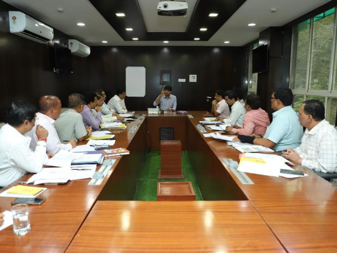 complete repair works of roads toilets and schools in the city by january 31 commissioner abhijit bangar instructions | शहरातील रस्ते, शौचालय व शाळा दुरूस्तीची कामे ही 31 जानेवारीपर्यंत पूर्ण करा: आयुक्त अभिजीत बांगर यांचे निर्देश complete repair works of roads toilets and schools in the city by january 31 commissioner abhijit bangar instructions | शहरातील रस्ते, शौचालय व शाळा दुरूस्तीची कामे ही 31 जानेवारीपर्यंत पूर्ण करा: आयुक्त अभिजीत बांगर यांचे निर्देश