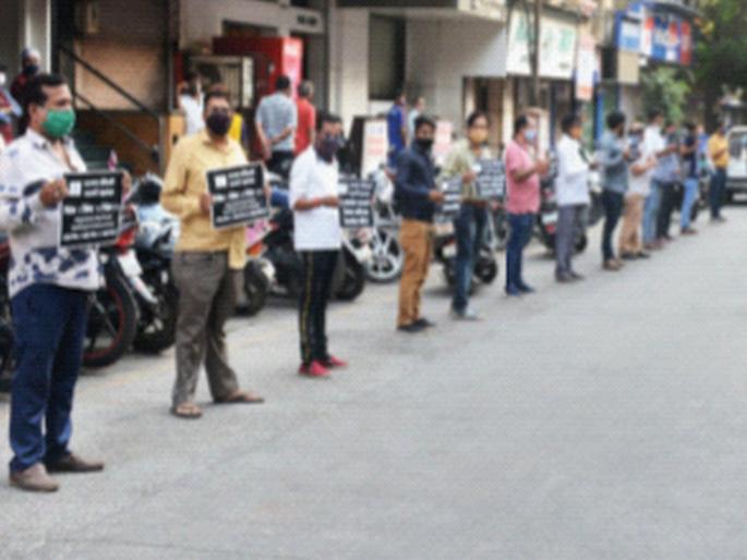 CoronaVirus Lockdown News: Traders in Thane district angry over lockdown | CoronaVirus Lockdown News: लॉकडाऊनविरोधात ठाणे जिल्ह्यातील व्यापाऱ्यांमध्ये उसळली संतापाची लाट CoronaVirus Lockdown News: Traders in Thane district angry over lockdown | CoronaVirus Lockdown News: लॉकडाऊनविरोधात ठाणे जिल्ह्यातील व्यापाऱ्यांमध्ये उसळली संतापाची लाट