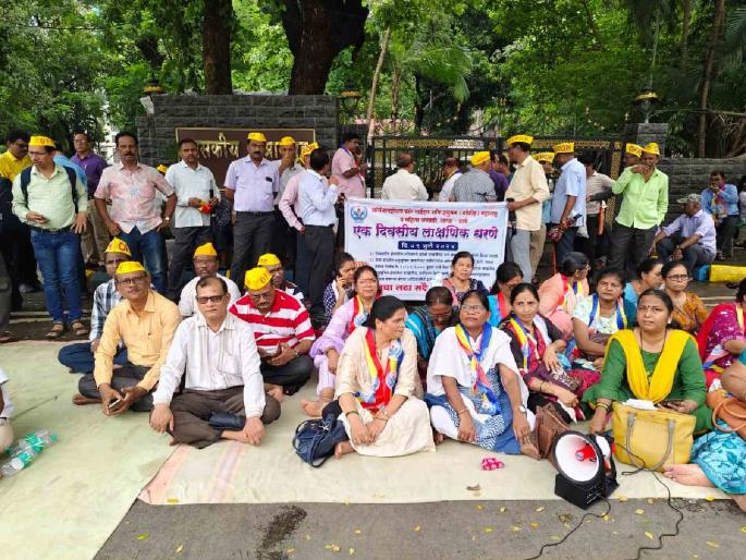 Fast in Thane to demand suspension of employee service, including inquiry into 'bogus' tribal caste validity certificates | 'बोगस' आदिवासींच्या जात वैधता प्रमाणपत्राच्या चौकशीसह कर्मचारी सेवेतील खंड वगळण्यासाठी ठाण्यात उपोषण Fast in Thane to demand suspension of employee service, including inquiry into 'bogus' tribal caste validity certificates | 'बोगस' आदिवासींच्या जात वैधता प्रमाणपत्राच्या चौकशीसह कर्मचारी सेवेतील खंड वगळण्यासाठी ठाण्यात उपोषण