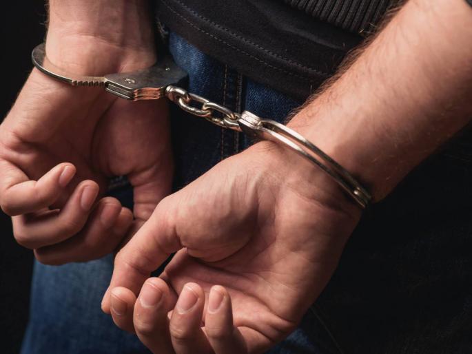 Smuggling of foreign liquor, three arrested Vehicles and goods worth Rs. 18 lakh 81 thousand seized | विदेशी मद्याची तस्करी, तिघांना अटक; वाहनांसह १८ लाख ८१ हजारांचा मुद्देमाल जप्त Smuggling of foreign liquor, three arrested Vehicles and goods worth Rs. 18 lakh 81 thousand seized | विदेशी मद्याची तस्करी, तिघांना अटक; वाहनांसह १८ लाख ८१ हजारांचा मुद्देमाल जप्त