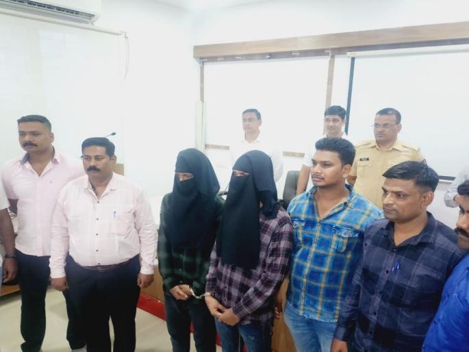 14 crimes revealed by Dukali who stole Attal gold chain; Search for their accomplices | अट्टल सोनसाखळी चोरणाऱ्या दुकलीकडून १४ गुन्हे उघडकीस ; त्यांच्या साथीदारांचा शोध सुरू 14 crimes revealed by Dukali who stole Attal gold chain; Search for their accomplices | अट्टल सोनसाखळी चोरणाऱ्या दुकलीकडून १४ गुन्हे उघडकीस ; त्यांच्या साथीदारांचा शोध सुरू