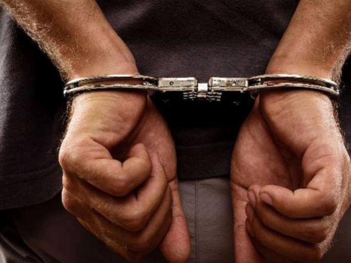 in thane two gold chain thieves arrested 11 crimes revealed compensation of 10 lakhs seized | सोनसाखळी चोरणारे दोघे अटकेत; ११ गुन्हे उघडकीस, १० लाखांचा ऐवज हस्तगत in thane two gold chain thieves arrested 11 crimes revealed compensation of 10 lakhs seized | सोनसाखळी चोरणारे दोघे अटकेत; ११ गुन्हे उघडकीस, १० लाखांचा ऐवज हस्तगत