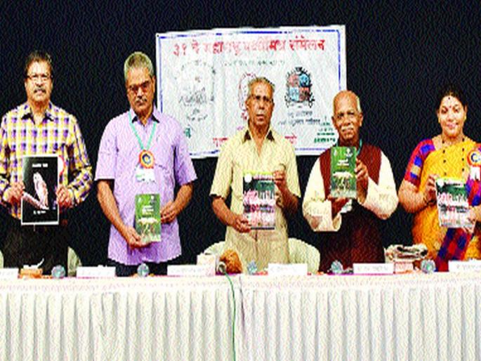 The voices of birds disappeared in the wake of the menace; | माणसांच्या कोलाहलात पक्ष्यांचा आवाज लुप्त, दत्ताजी उगावकर यांची खंत The voices of birds disappeared in the wake of the menace; | माणसांच्या कोलाहलात पक्ष्यांचा आवाज लुप्त, दत्ताजी उगावकर यांची खंत