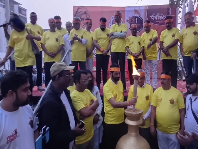 Thane: Youth race on the occasion of Swami Vivekananda's birth anniversary, more than 1500 youths ran | स्वामी विवेकानंद यांच्या जयंतीनिमित्त युवा दौड, दीड हजारांहून अधिक युवक धावले Thane: Youth race on the occasion of Swami Vivekananda's birth anniversary, more than 1500 youths ran | स्वामी विवेकानंद यांच्या जयंतीनिमित्त युवा दौड, दीड हजारांहून अधिक युवक धावले