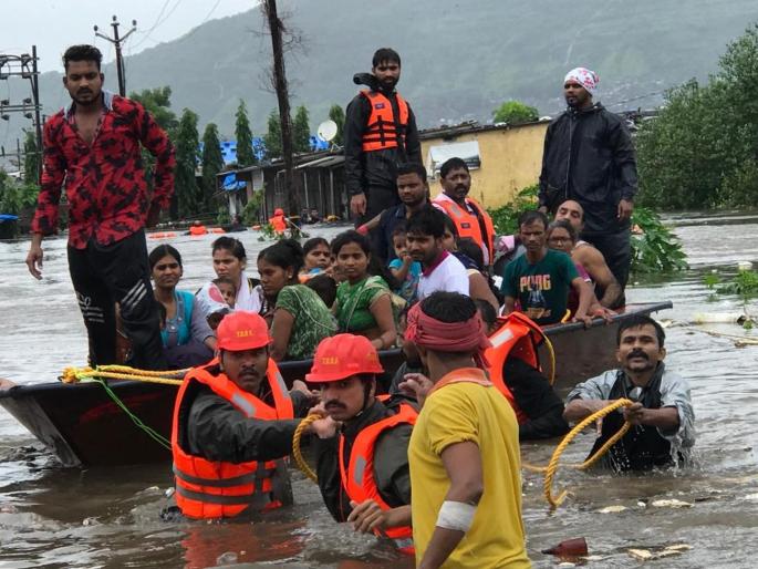 Thane corporation is working, Guardian Minister Shinde, the Municipal Commissioner in the disaster management room | पालिकेची संपूर्ण यंत्रणा कार्यरत पालकमंत्री शिंदे, महापालिका आयुक्त आपत्ती व्यवस्थापन कक्षात Thane corporation is working, Guardian Minister Shinde, the Municipal Commissioner in the disaster management room | पालिकेची संपूर्ण यंत्रणा कार्यरत पालकमंत्री शिंदे, महापालिका आयुक्त आपत्ती व्यवस्थापन कक्षात