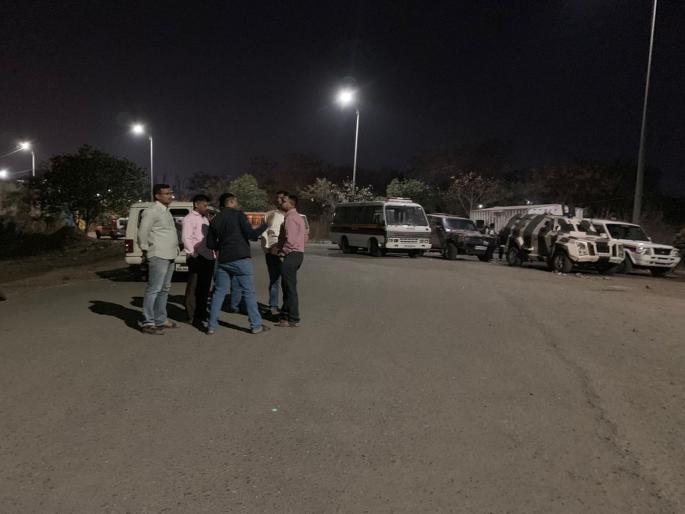 police found ammonia powder near kolshet creek of thane | ठाण्यात सापडली अमोनियाची पावडर; घातपाताच्या संशयानं पोलिसांची तपासणी सुरू police found ammonia powder near kolshet creek of thane | ठाण्यात सापडली अमोनियाची पावडर; घातपाताच्या संशयानं पोलिसांची तपासणी सुरू