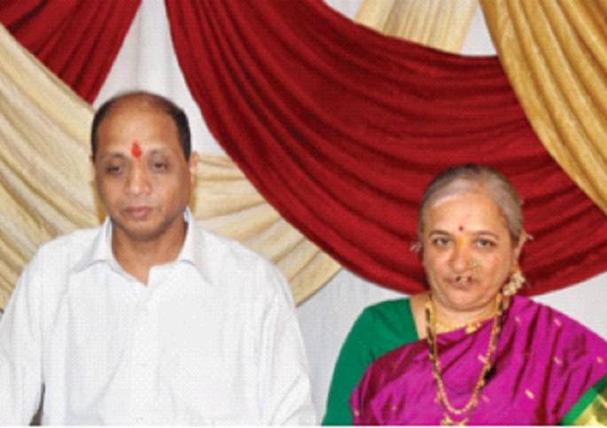 The love story of Kulkarni couple has blossomed. | त्यांच्या प्रेमाचे सूर सुरेल झाले अन् संसाराचा मोगरा बहरला, कुलकर्णी दाम्पत्याची लव्ह स्टोरी The love story of Kulkarni couple has blossomed. | त्यांच्या प्रेमाचे सूर सुरेल झाले अन् संसाराचा मोगरा बहरला, कुलकर्णी दाम्पत्याची लव्ह स्टोरी
