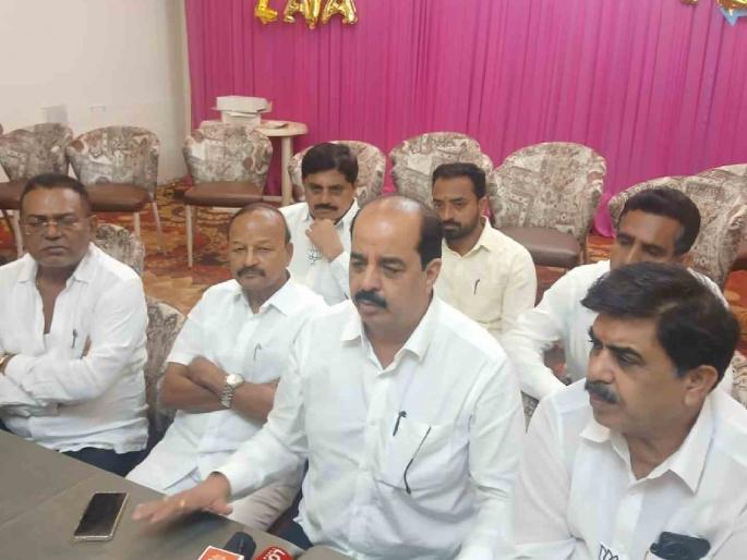 Ulhasnagar BJP District President and Legislative Assembly Speaker clashed for the chair, the dispute in BJP is endless | उल्हासनगर भाजप जिल्हाध्यक्ष व विधानसभा अध्यक्ष खुर्चीसाठी भिडले, भाजपातील वाद संपता संपेना Ulhasnagar BJP District President and Legislative Assembly Speaker clashed for the chair, the dispute in BJP is endless | उल्हासनगर भाजप जिल्हाध्यक्ष व विधानसभा अध्यक्ष खुर्चीसाठी भिडले, भाजपातील वाद संपता संपेना