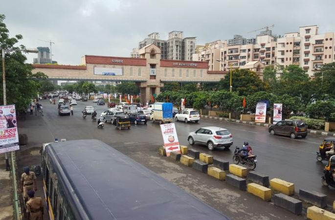  Roof Top Hotel, Pubar Hathoda, Hukka Parlor, too | रूफ टॉप हॉटेल, पबवर हातोडा, हुक्का पार्लरही तोडल  