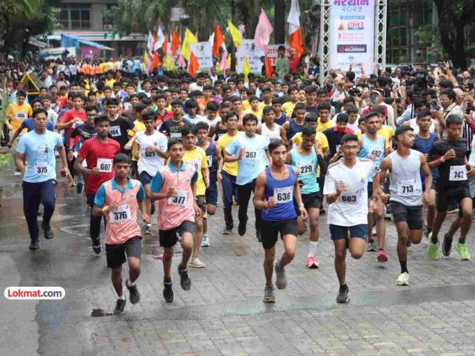 Dharmendra wins men's category, Raveena Gaikwad wins women's category in Thane Municipality's 'Varsha' marathon | ठाणे पालिकेच्या 'वर्षा' मॅरेथॉनमध्ये पुरुष गटात धर्मेंद्र, महिला गटात रविना गायकवाड विजेते