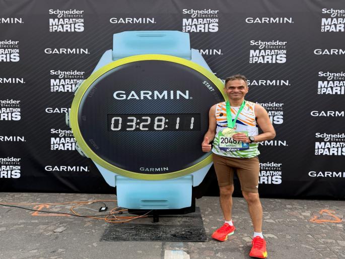 Thanekar shines: Dr. Bedekar completes Paris Marathon in 3 hours 28 minutes | ठाणेकर चमकले : डॉ. बेडेकरांनी ३ तास २८ मिनिटांमध्ये पूर्ण केली पॅरिस मॅरेथॉन Thanekar shines: Dr. Bedekar completes Paris Marathon in 3 hours 28 minutes | ठाणेकर चमकले : डॉ. बेडेकरांनी ३ तास २८ मिनिटांमध्ये पूर्ण केली पॅरिस मॅरेथॉन