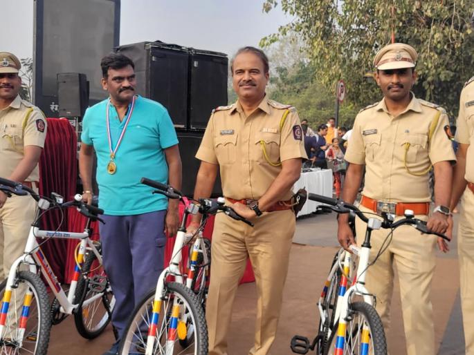 Police beat marshals will patrol on bicycles in Thane | ठाण्यात पोलिसांचे बीट मार्शल घालणार सायकलीवरुन गस्त Police beat marshals will patrol on bicycles in Thane | ठाण्यात पोलिसांचे बीट मार्शल घालणार सायकलीवरुन गस्त