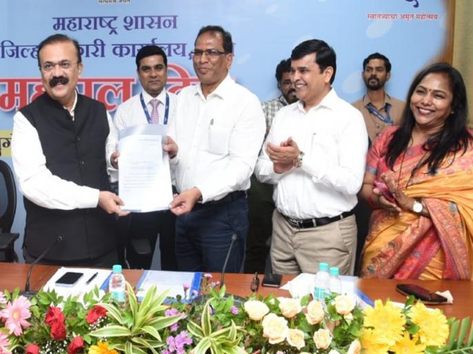 Thane District 427 revenue officers and employees medical check up will be done says Collector | ठाणे: जिल्ह्यातील महसूलच्या ४२७ अधिकारी, कर्मचाऱ्यांची सपत्निक होणार वैद्यकीय तपासणी Thane District 427 revenue officers and employees medical check up will be done says Collector | ठाणे: जिल्ह्यातील महसूलच्या ४२७ अधिकारी, कर्मचाऱ्यांची सपत्निक होणार वैद्यकीय तपासणी