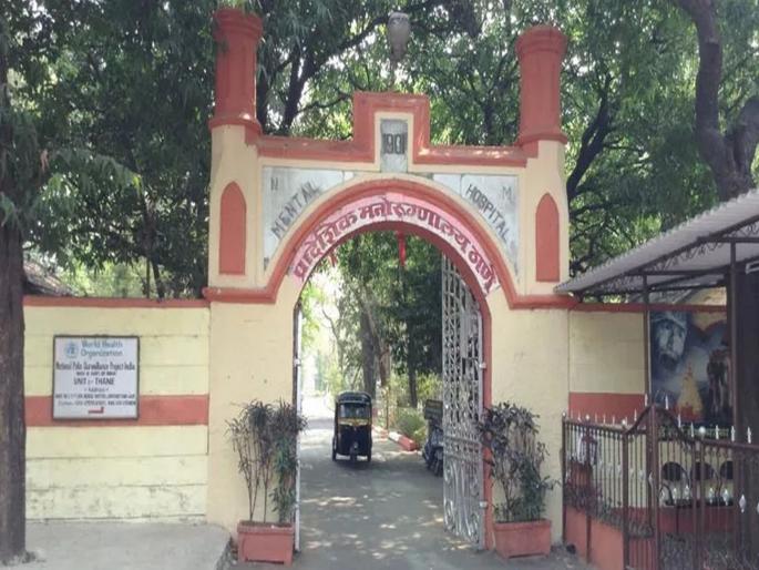 Mother admitted to Thane regional psychiatric hospital meets her son after 4 years | ४ वर्षांनी सापडली लेकराला आई; आईला पाहताच तो गळ्यात पडून ढसाढसा रडला