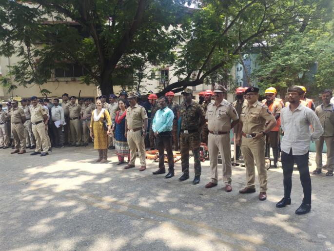 esident trapped due to water logging Rescue work done by disaster management and systems | पाणी साचल्यामुळे रहिवाशी अडकल्याची वर्दी, आपत्ती व्यवस्थापनसह यंत्रणांनी केले बचतकार्य esident trapped due to water logging Rescue work done by disaster management and systems | पाणी साचल्यामुळे रहिवाशी अडकल्याची वर्दी, आपत्ती व्यवस्थापनसह यंत्रणांनी केले बचतकार्य