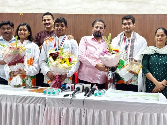 thane swimmers cover 46 km distance from england to france | ठाणेकर जलतरणपटूंनी पार केले केले इंग्लंड ते फ्रान्स ४६ कि.मी.चे अंतर