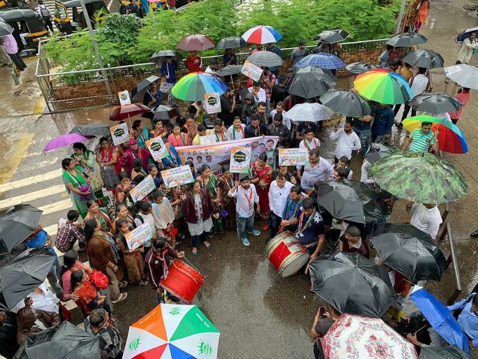 ncp agitation in thane against bjp | Video - राष्ट्रवादीचे सरकारविरोधात ‘ढोल बजाओ, सरकार को जगाओ’ आंदोलन