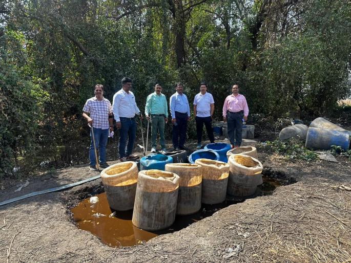 Excise department conducts mass raids on liquor shops in Thane district, seized goods worth 33 lakhs | ठाणे जिल्ह्यातील दारू अड्डयांवर उत्पादन शुल्क विभागाचे सामुहिक छापे, ३३ लाखांचा मुद्देमाल जप्त Excise department conducts mass raids on liquor shops in Thane district, seized goods worth 33 lakhs | ठाणे जिल्ह्यातील दारू अड्डयांवर उत्पादन शुल्क विभागाचे सामुहिक छापे, ३३ लाखांचा मुद्देमाल जप्त